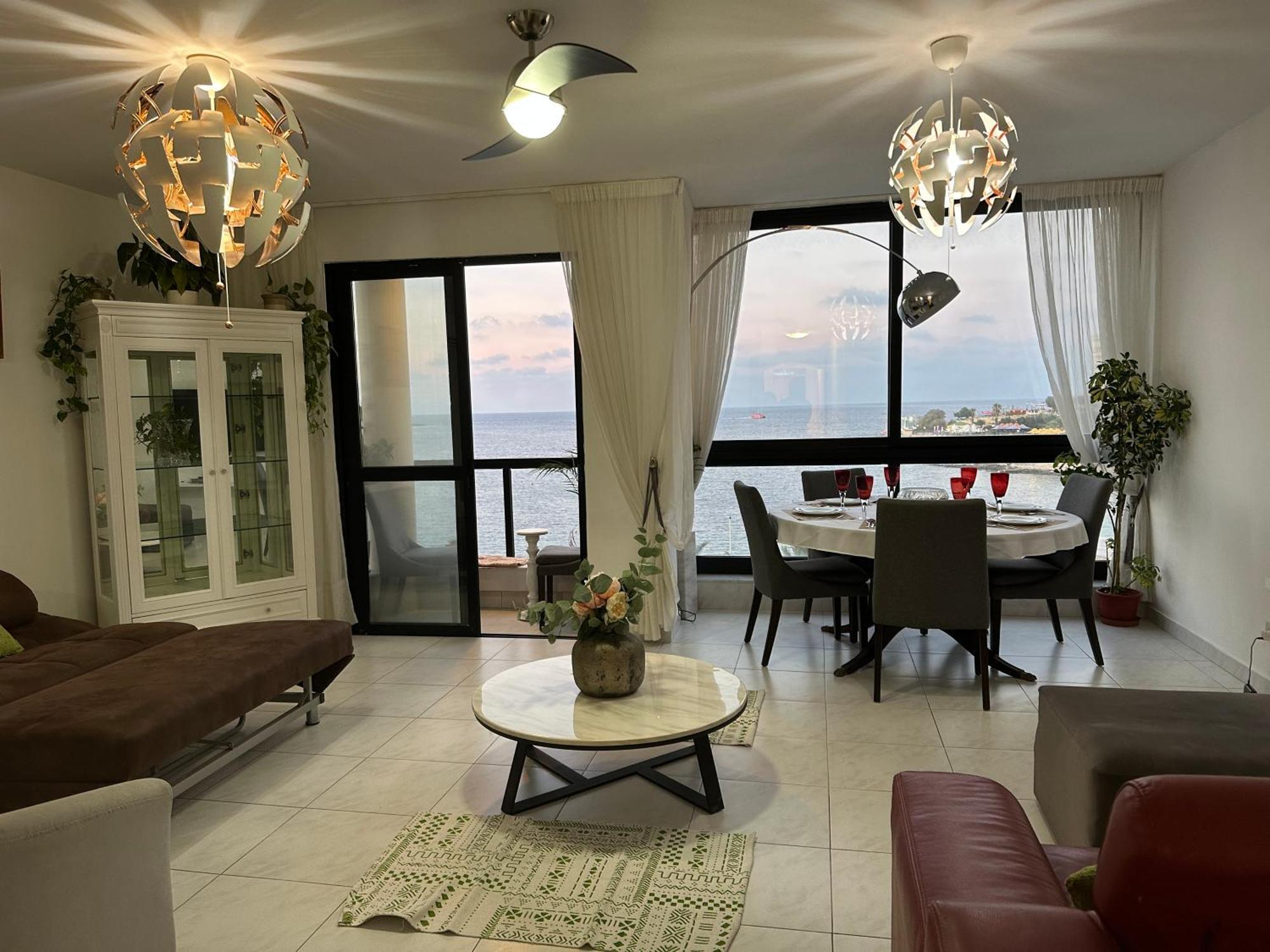 Seafront Spacious Family With Balcony * Sliema