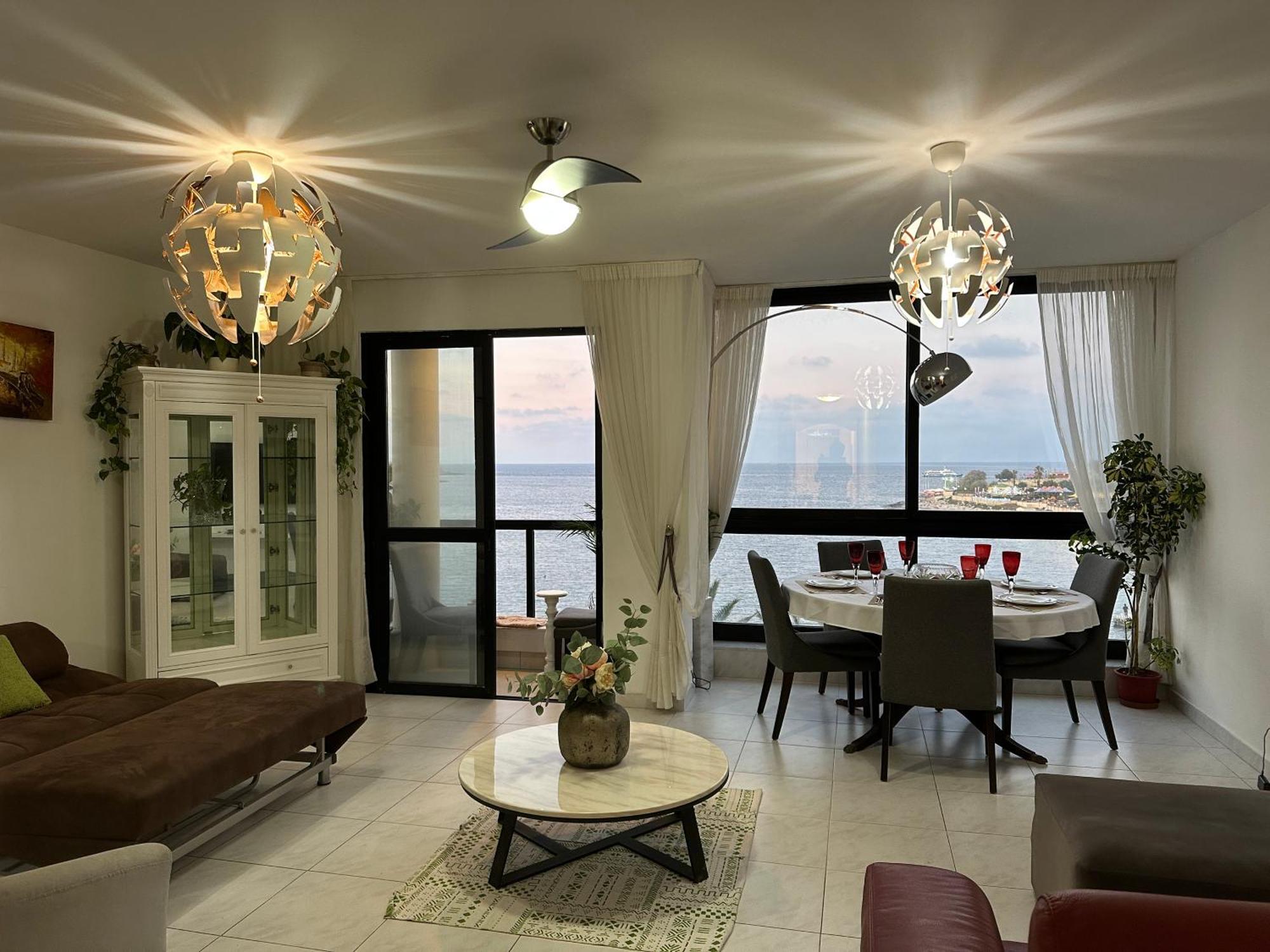 Seafront Spacious Family With Balcony
