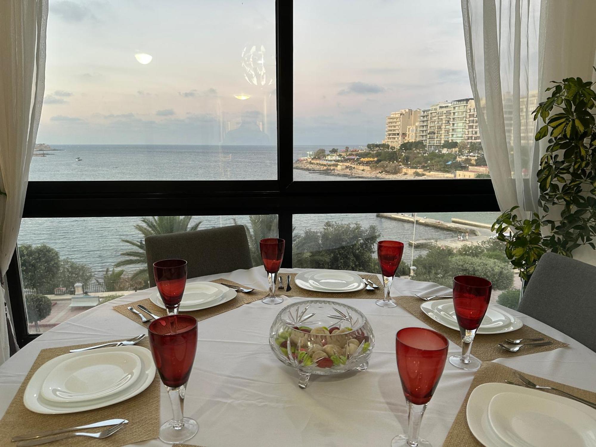 Apartment Seafront Spacious Family With Balcony