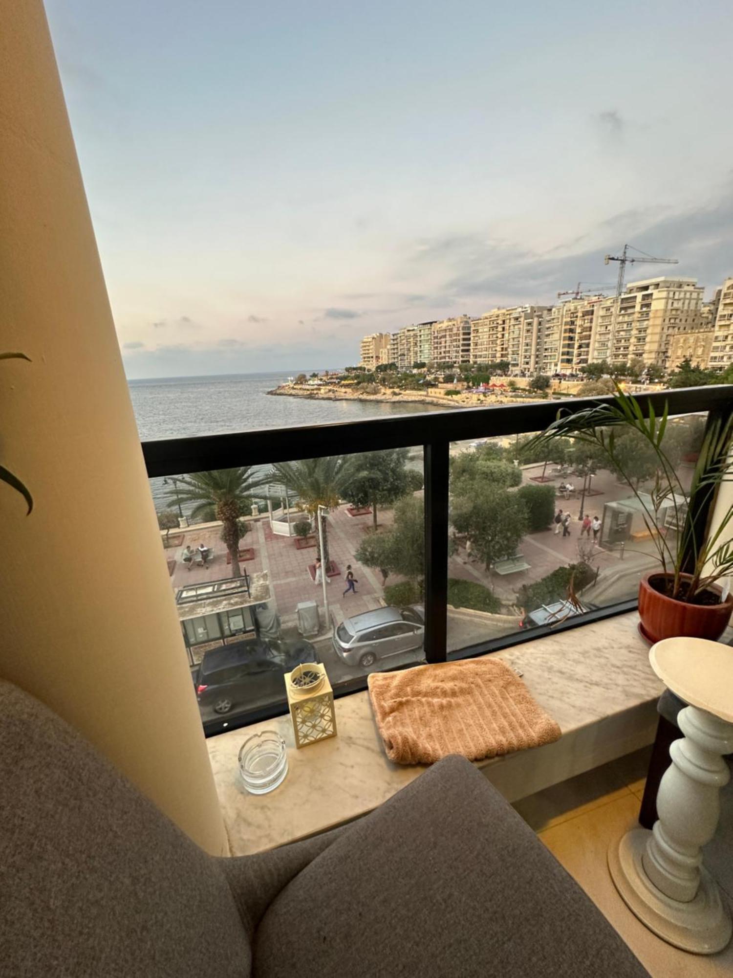 Seafront Spacious Family With Balcony