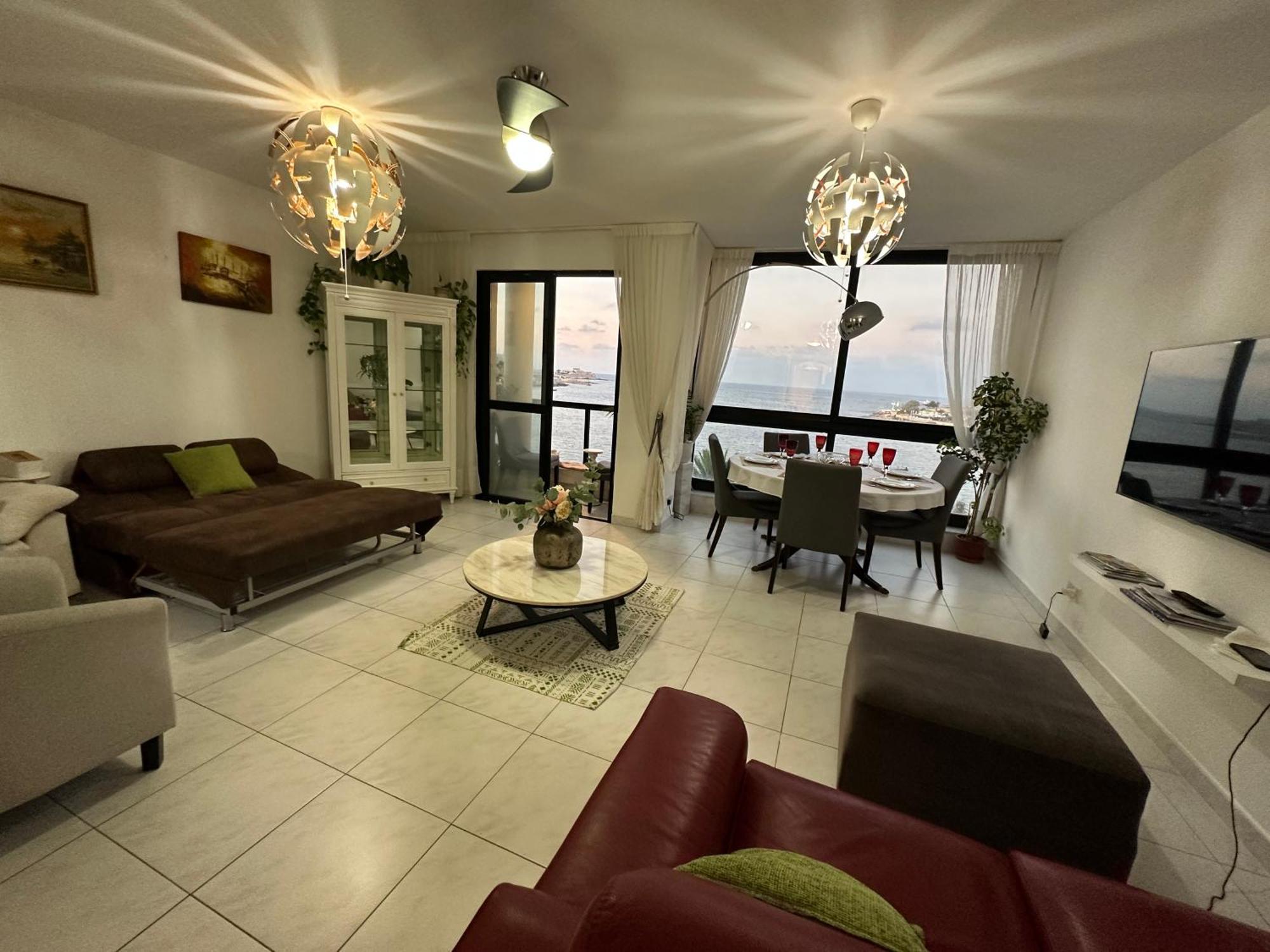 Apartment Seafront Spacious Family With Balcony