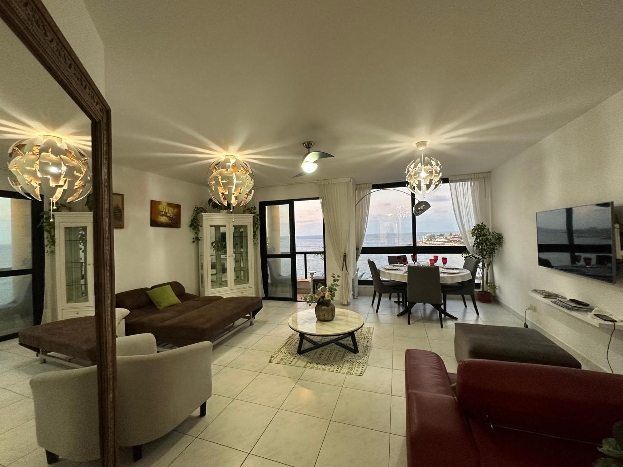 Seafront Spacious Family With Balcony Apartment *