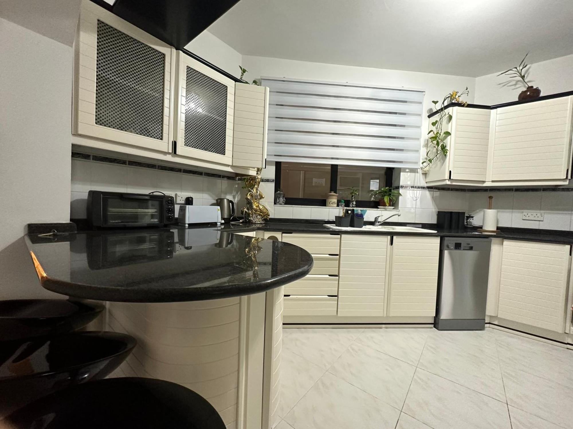 Seafront Spacious Family With Balcony Sliema