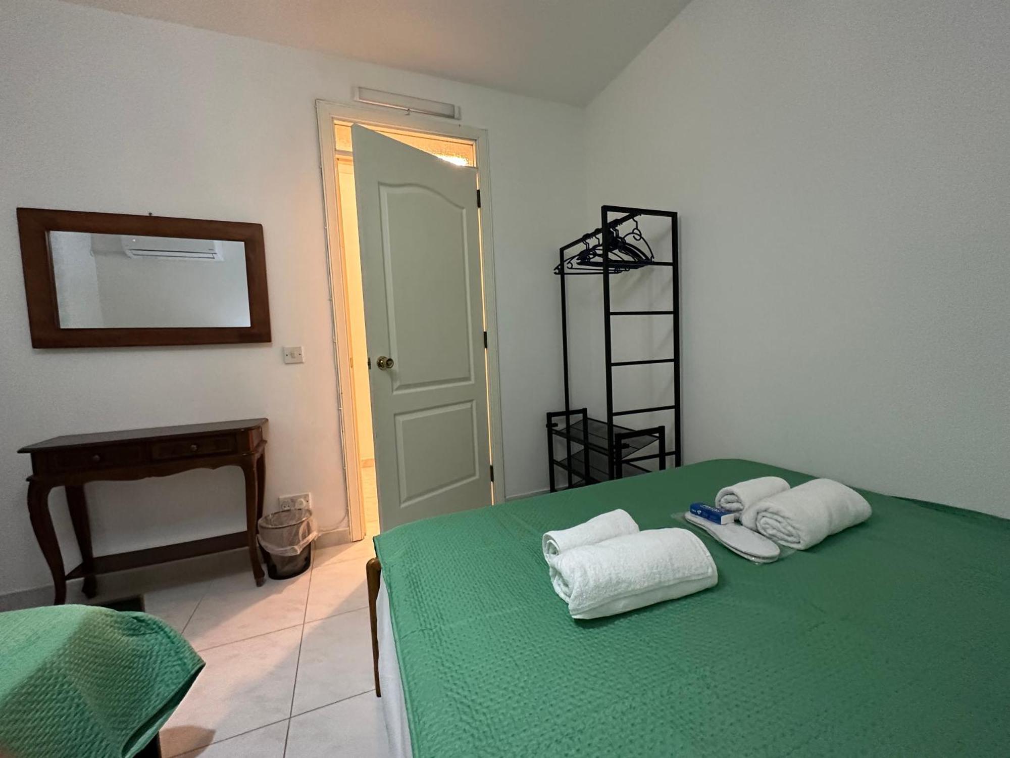 Seafront Spacious Family With Balcony Apartment *